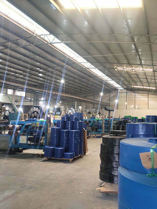 涂塑水带生产线-临海市华丰塑料制品厂 临海市华丰塑料制品厂,灌溉水带排水管,高压泥浆带生产商供应商,厂家直供